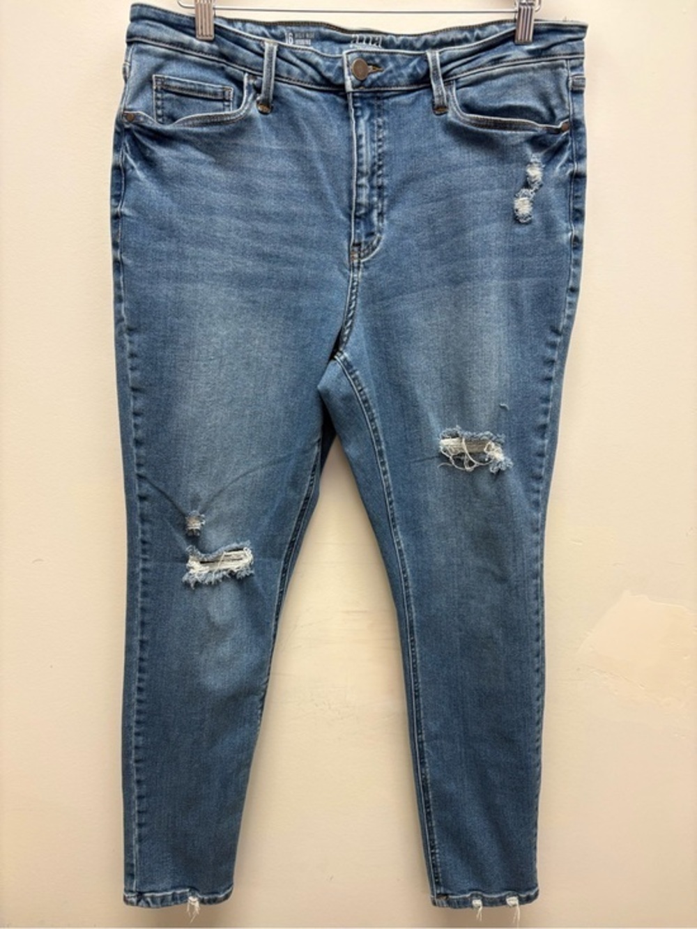 4 for $25 💙 a.n.a. High Rise Distressed Jeggings Size 16 💙